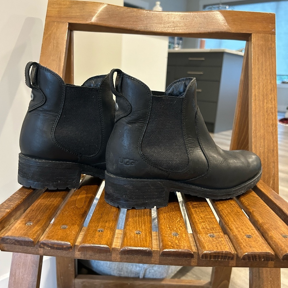 UGG Women's Bonham Ankle Boot Black Leather size 8 - Picture 2 of 9